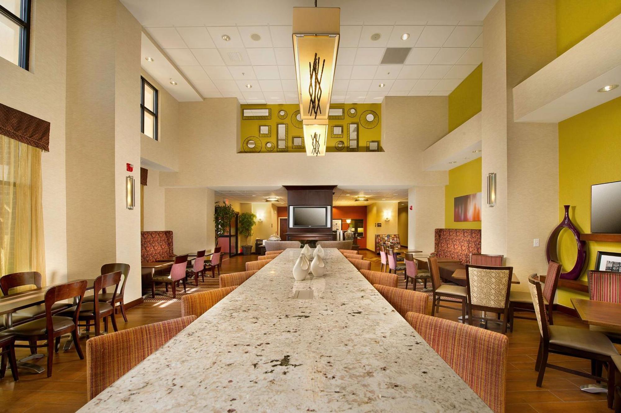 Hampton Inn And Suites San Antonio Airport Exterior photo
