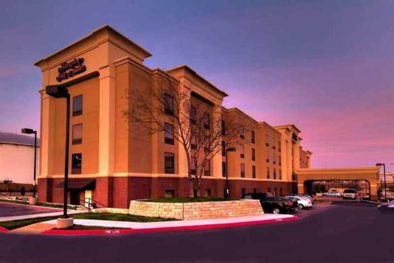 Hampton Inn And Suites San Antonio Airport Exterior photo